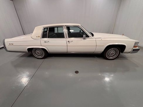 Used 1987 Cadillac Brougham RWD image 4