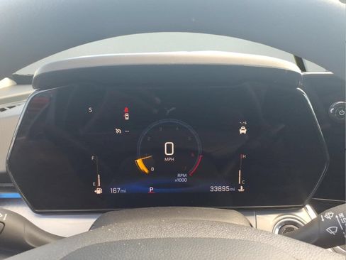 Used 2025 Chevrolet Trax LT FWD image 19