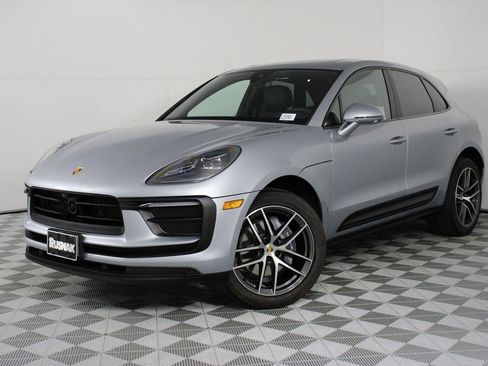 Certified 2025 Porsche Macan image 1