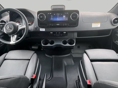 New 2025 Mercedes-Benz Sprinter 2500 image 8
