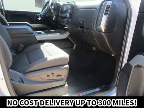 Used 2018 Chevrolet Silverado 1500 LT w/ Redline Edition AWD/4WD image 12