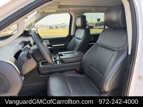 Used 2025 Ford Expedition Active AWD/4WD image 32