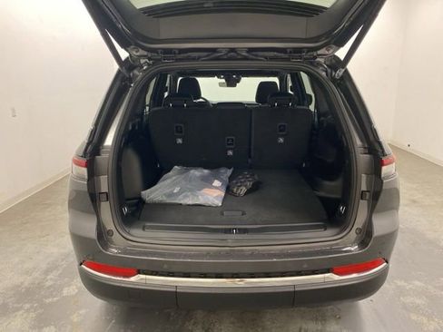 Used 2025 Jeep Grand Cherokee Laredo X w/ Luxury Tech Group I image 32