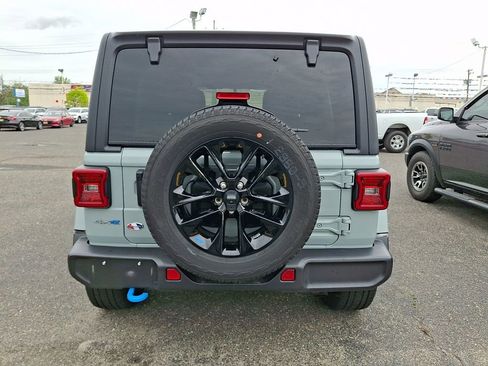 Used 2023 Jeep Wrangler Unlimited Sahara w/ Cold Weather Group AWD/4WD image 5