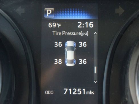 Used 2023 Toyota Camry SE image 4