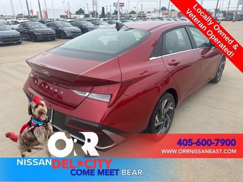 Used 2025 Hyundai Elantra SEL FWD image 5