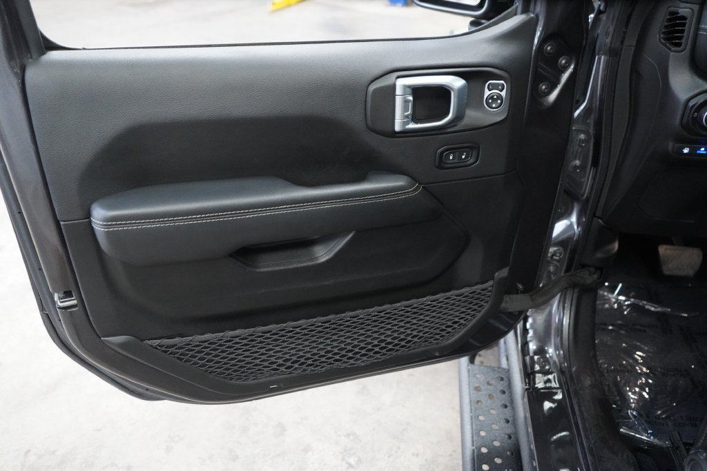 Used 2022 Jeep Wrangler Unlimited Sahara AWD/4WD image 17