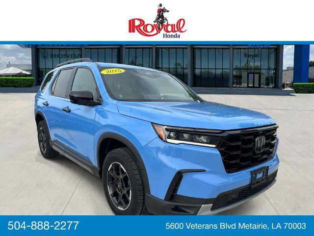 Used 2025 Honda Pilot TrailSport image 1