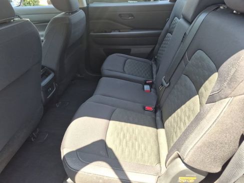 Used 2024 Nissan Pathfinder S FWD image 22