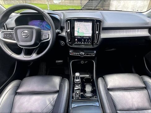 Certified 2024 Volvo XC40 B5 Plus w/ Protection Package Premier AWD/4WD image 20