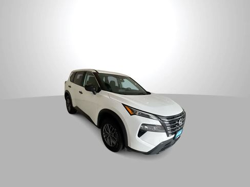 Used 2024 Nissan Rogue S AWD/4WD image 2