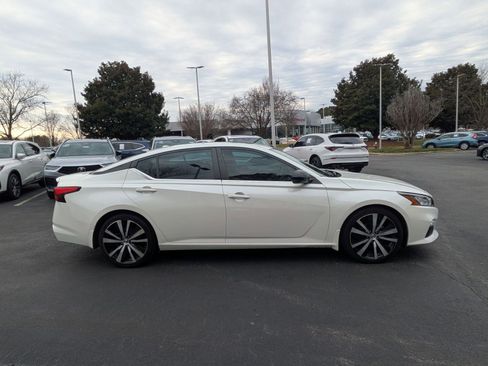 Used 2020 Nissan Altima 2.5 SR w/ Premium Package image 4