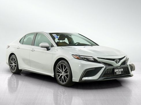 Used 2022 Toyota Camry SE FWD image 7