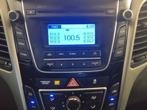 Used 2014 Hyundai Elantra GT FWD image 25