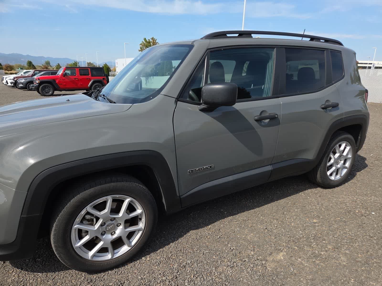 Used 2021 Jeep Renegade Sport w/ Sport Appearance Group FWD image 2