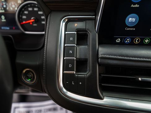 Used 2021 Chevrolet Suburban Z71 w/ Z71 Off-Road Package image 22