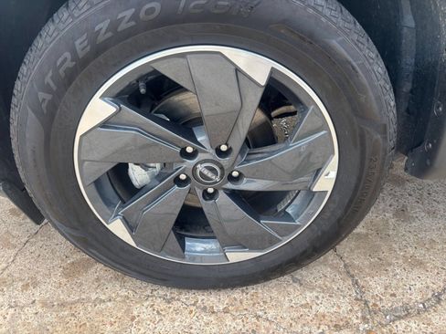 Used 2025 Nissan Rogue SV AWD/4WD image 30