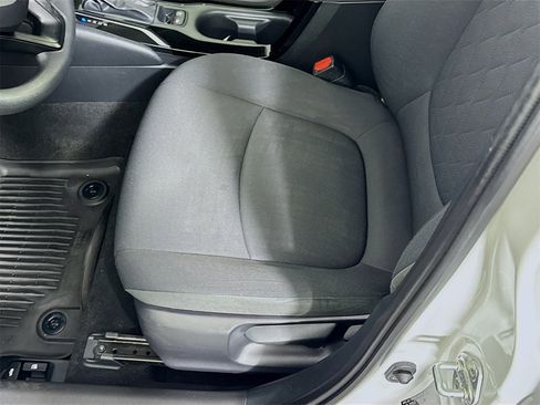 Used 2022 Toyota Corolla LE image 16