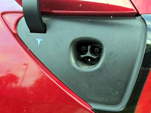 Used 2025 Tesla Model Y Long Range image 12