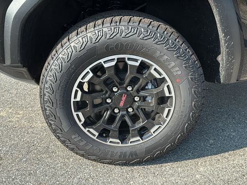 New 2026 GMC Canyon AT4 w/ AT4 Premium Package AWD/4WD image 6