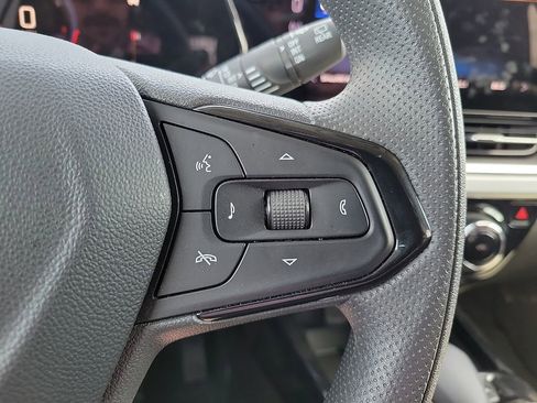 Used 2025 Chevrolet Trax LT image 19