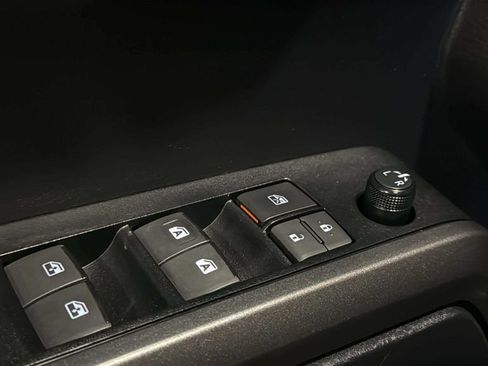 Used 2020 Toyota Tacoma SR5 AWD/4WD image 17