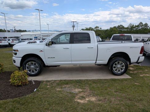 New 2026 RAM 2500 Laramie w/ Sport Appearance Package AWD/4WD image 7