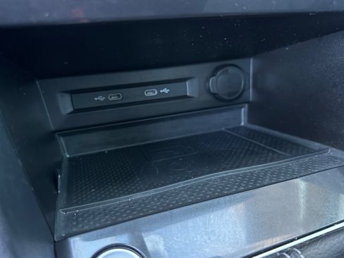 Used 2022 Volkswagen Tiguan SE w/ Panoramic Sunroof Package image 30