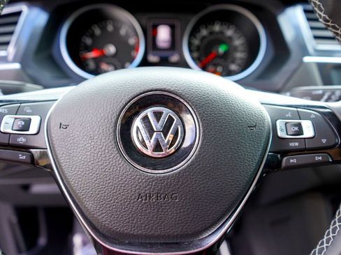 Used 2021 Volkswagen Tiguan SE w/ 3-Row Tiguan MDO Package image 16