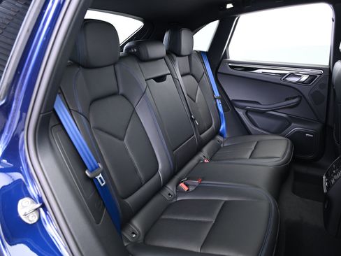 Certified 2025 Porsche Macan image 23