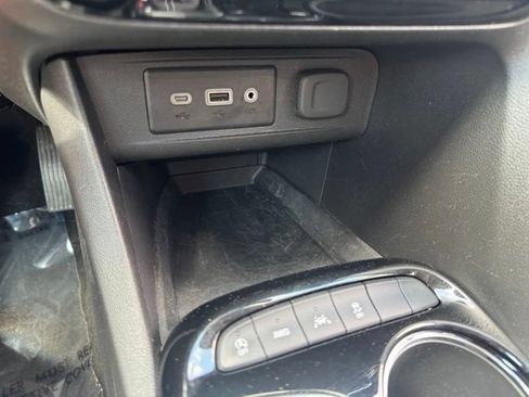 Used 2023 Buick Encore GX Select AWD/4WD image 19