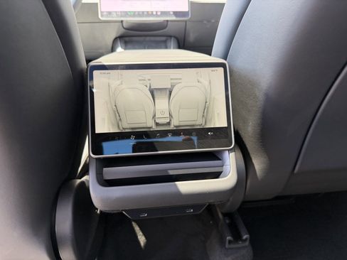 Used 2026 Tesla Model Y 2WD image 40