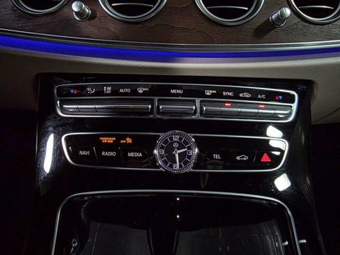 Used 2017 Mercedes-Benz E 400 4MATIC Wagon image 28