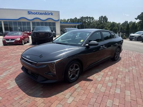 Used 2025 Kia K4 FWD image 1