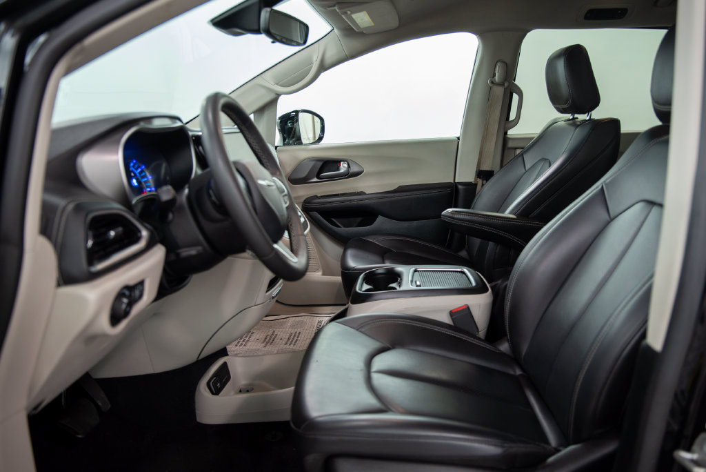 Used 2024 Chrysler Pacifica Limited FWD image 8