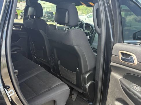 Used 2017 Jeep Grand Cherokee Laredo w/ Quick Order Package 23E image 9