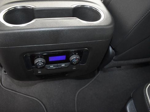 New 2025 Chevrolet Suburban Premier image 18