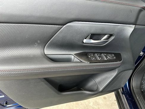 Certified 2025 Nissan Kicks SR FWD image 26