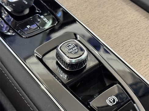 Certified 2025 Volvo XC90 B6 Plus image 23