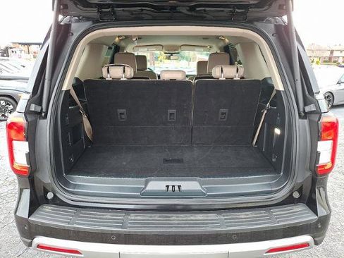 Used 2024 Ford Expedition XLT image 29