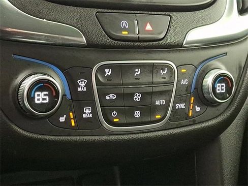 Used 2022 Chevrolet Equinox LT image 17