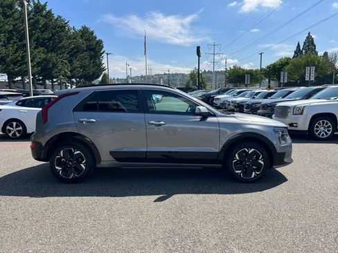Certified 2024 Kia Niro Wind w/ Wind Preserve Package FWD image 4