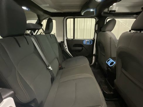 Used 2024 Jeep Wrangler Unlimited image 12