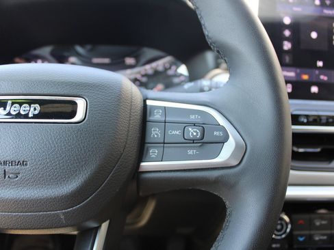 Used 2025 Jeep Compass Limited AWD/4WD image 14