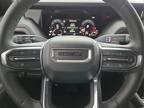 Used 2025 GMC Yukon Denali AWD/4WD image 24