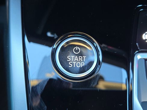 Used 2024 Audi Q4 e-tron Premium image 26