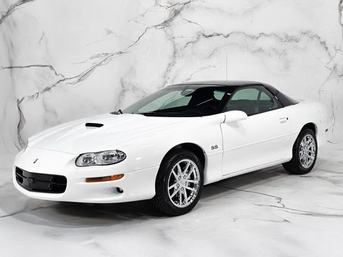 Used 2000 Chevrolet Camaro Z28 w/ SS Performance/Appearance Pkg image 12