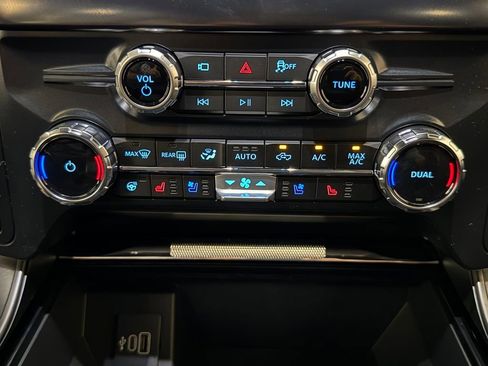 New 2025 Ford F150 Lariat w/ Equipment Group 501A Mid image 32