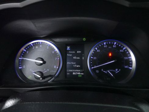 Used 2019 Toyota Highlander XLE AWD/4WD image 19