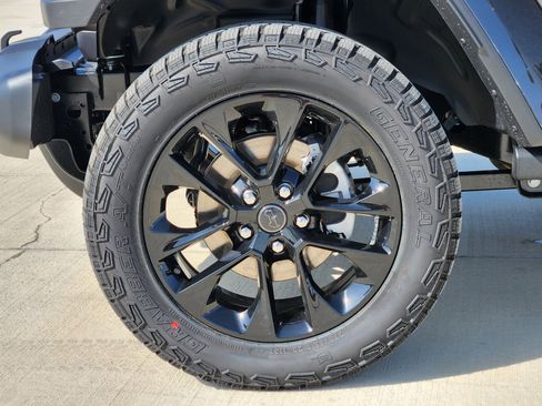 New 2025 Jeep Gladiator Nighthawk image 7